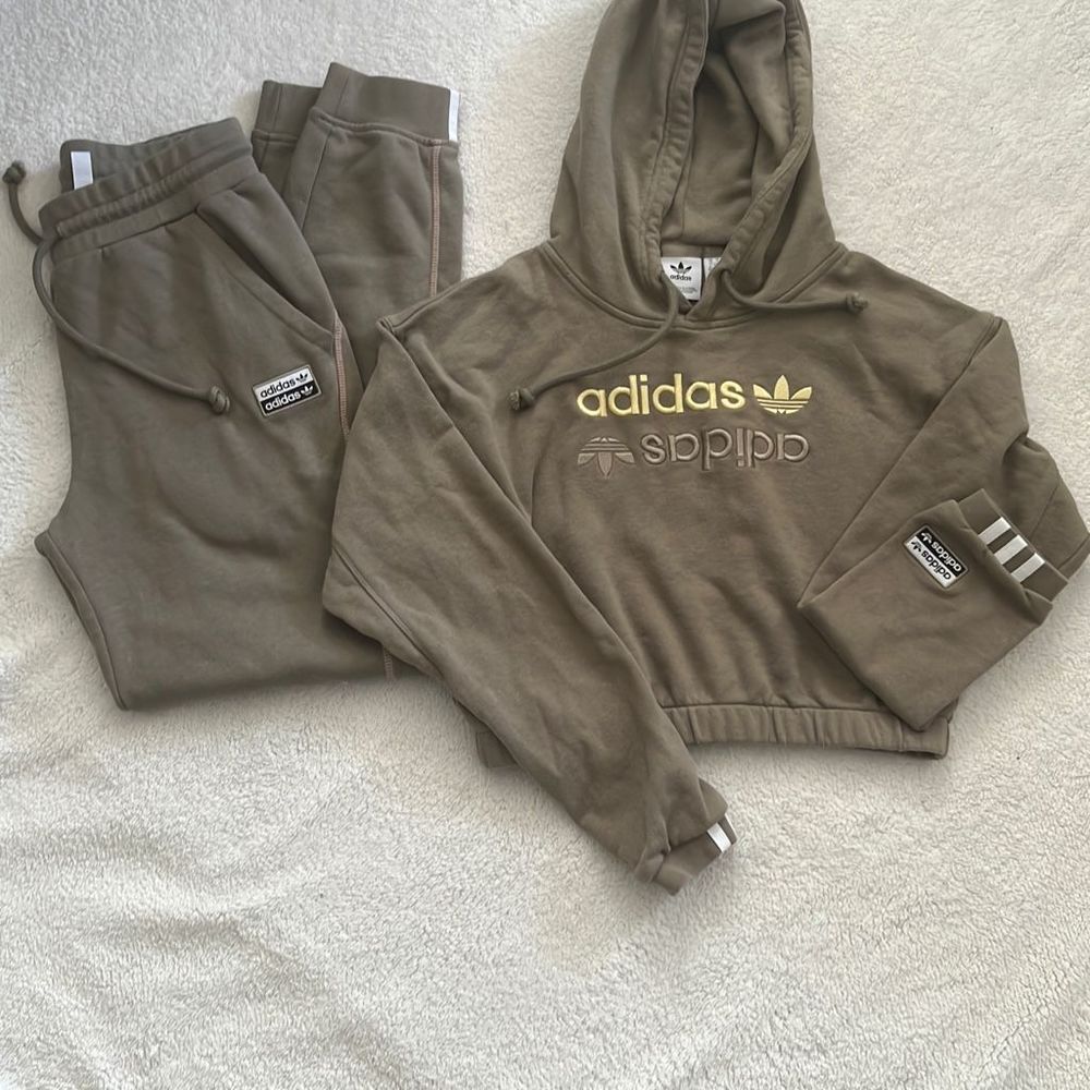 COPY - Adidas Two Piece sweats outfit
